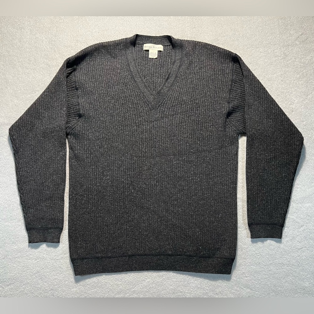 Vintage Banana Republic Women’s 100% Lambswool Sweater Black Medium V-Neck